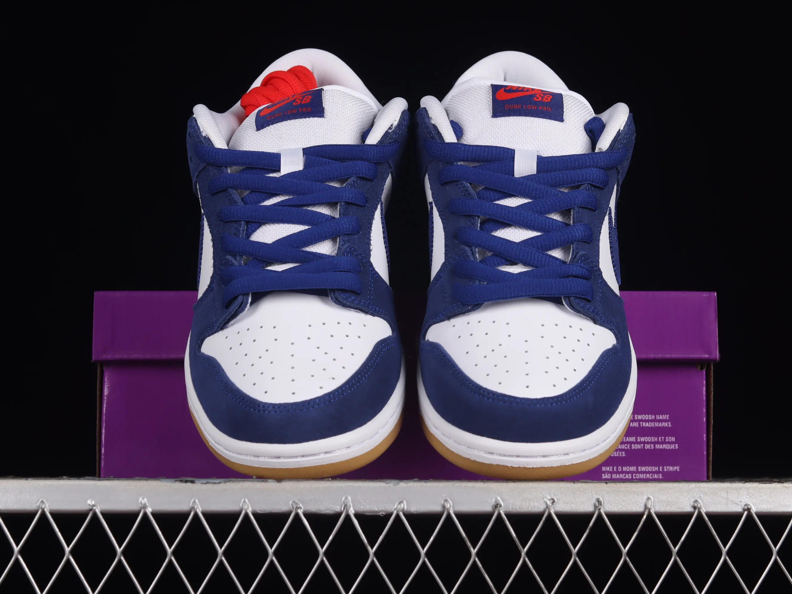 All Categories Nk SB Dunk Series Nk SB Dunk Low Low-top Sneakers M Version Pure Original Nk SB Dunk Low White Blue Los Angeles Dodgers SB Smashing Backboard Fashion Casual Sneakers DO9395-400